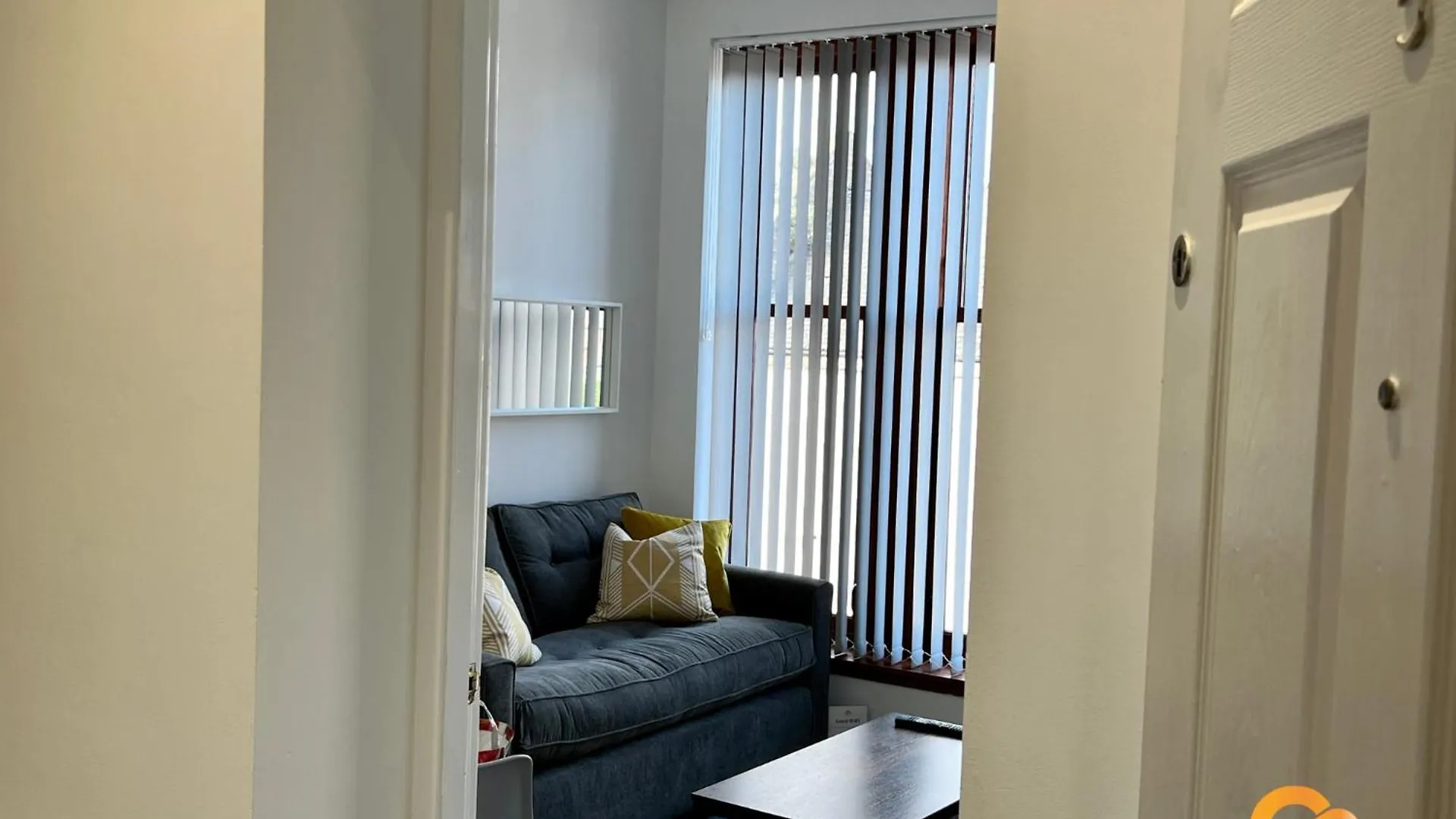 Central Waterfront Apartment: Cozy Long-Stay Near Transit Dundee United Kingdom