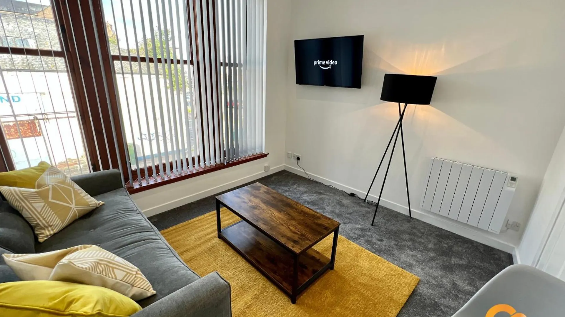 Central Waterfront Apartment: Cozy Long-Stay Near Transit Dundee